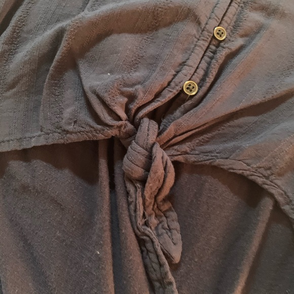 Universal Thread Tie Front Top - Picture 2 of 3